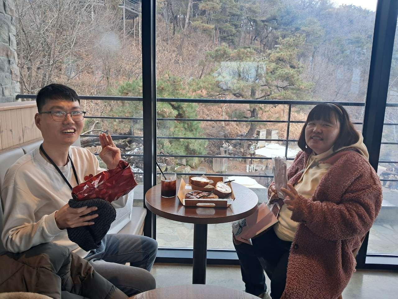 사본 -j_agaUd018svc1bs7lqntdqqvh_uh9kw5.jpg