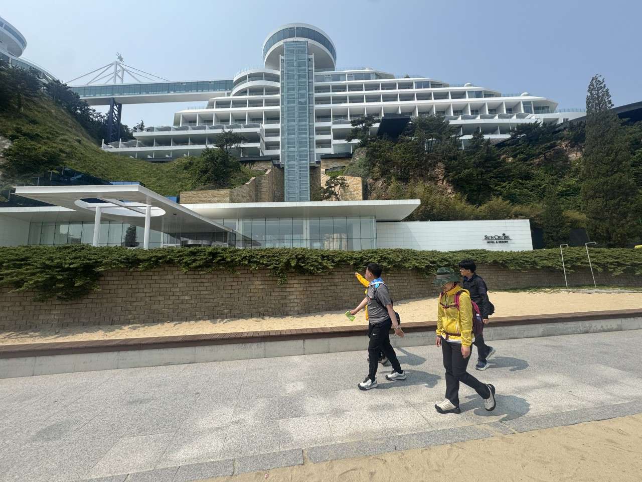 사본 -0_73bUd018svc13ty6yyp0vro8_afjtjb.jpg