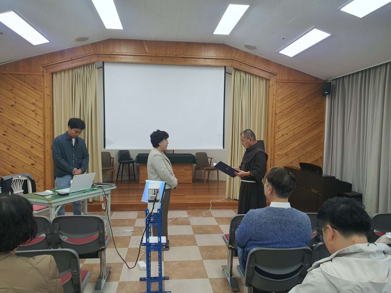 사본 -c_0e6Ud018svcefrjpfwmpl6q_pl1i5e.jpg