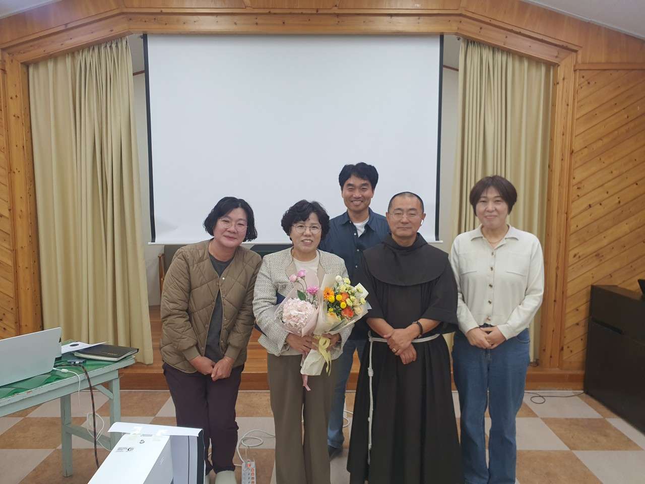 사본 -c_4e6Ud018svcs44wt5kn2mbb_pl1i5e.jpg